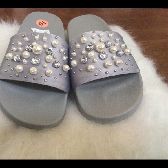 ♨️FINAL♨️Cute!! Bebe Comfort w/Pearls Crystals🎉 - Picture 6 of 7